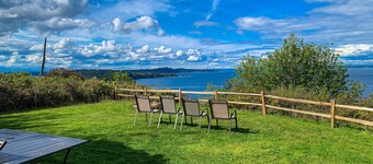 Vashon Island Home with Breathtaking views, central A/C, Gas grill, & WIFI