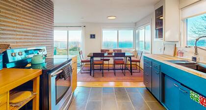 Vashon Island Home with Breathtaking views, central A/C, Gas grill, & WIFI