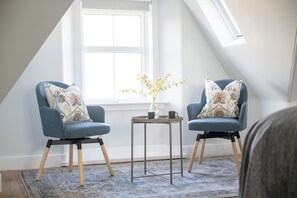 Apartamento superluxo, 1 quarto, vista para a cidade | 1 quarto, escrivaninha, espaço de trabalho para notebook