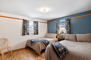 2 bedrooms, WiFi, bed sheets - Foothills Lodge 1 - South Fork (South Fork)