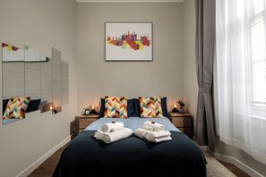 1 bedroom, iron/ironing board, travel crib, free WiFi - Snug City Studio Comfortable and in pristine condition  (London)