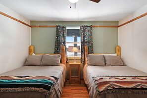 2 bedrooms, WiFi, bed sheets - Foothills Lodge 2 - South Fork (South Fork)