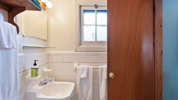 Handtücher, Seife, Shampoo, Toilettenpapier