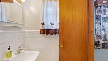 Towels, soap, shampoo, toilet paper