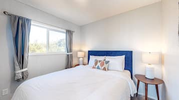 1 dormitorio, tabla de planchar con plancha, wifi y ropa de cama