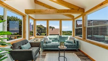 TV, peis og bordtennis