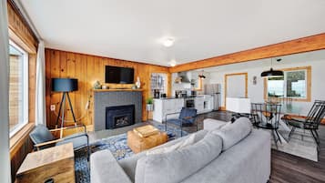 TV, fireplace, ping pong