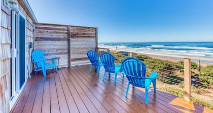 Cape Cod Cottages 3: Oceanfront with hot tub