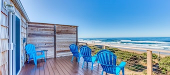Cape Cod Cottages 3: Oceanfront with hot tub