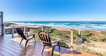 Cape Cod Cottages #2: Oceanfront with hot tub!