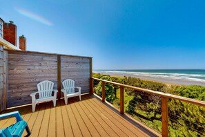 Property grounds - Cape Cod Cottages #5 - Oceanfront with Hot Tub! (Waldport)