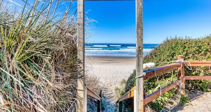 Cape Cod Cottages #5 - Oceanfront with Hot Tub!