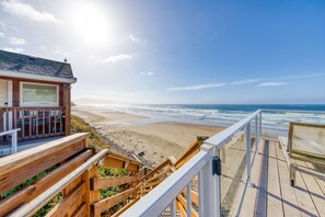 Property grounds - Oceanside Inn #11 - Upstairs Unit (Tillamook)