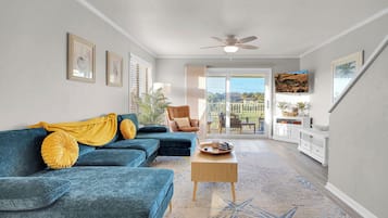 智能電視、足球機、乒乓球設施、書籍