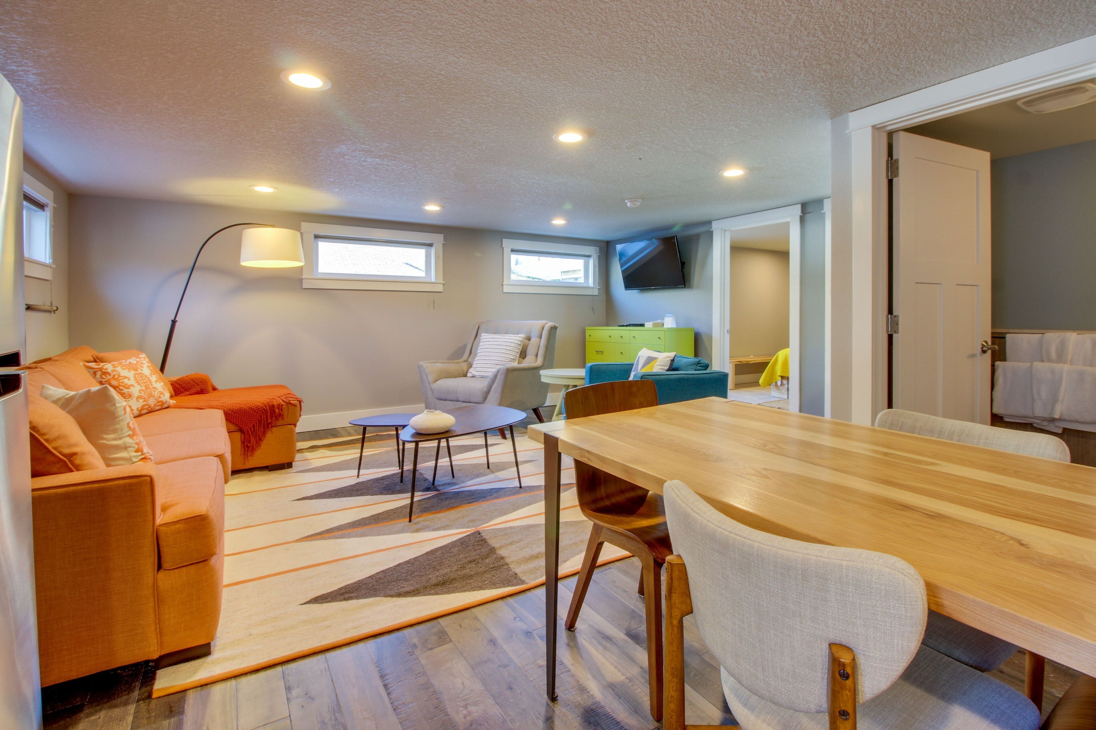 Oceanside Inn #5 : Pet-free Unit. No Pets Allowed. - Oceanside, OR