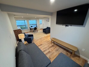 TV, fireplace, ping pong - Cape Cod Cottages #7 - Oceanfront with Fireplace! (Waldport)