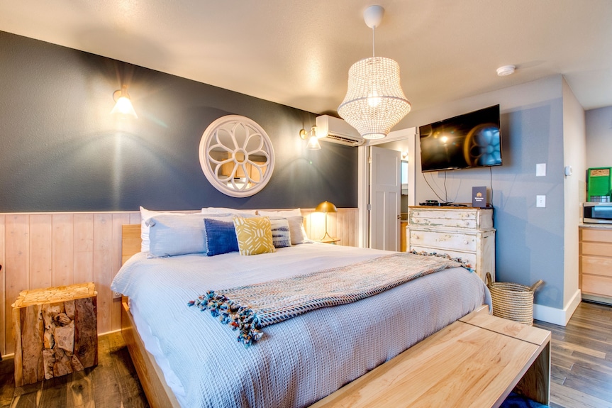 Oceanside Inn #9 - Upstairs Studio - Oceanside, OR