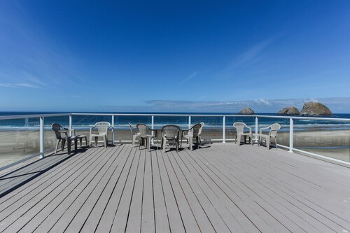 Oceanfront overlooking Three Arch Rocks