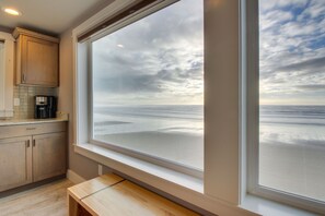 Interior - Oceanside Inn #4: Storm Rock (Tillamook)