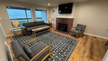 Tv, pejs, bordtennisbord