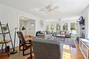 House, Multiple Beds, Patio, Garden View (Shore Bliss) | Living area