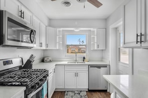 Mikrowelle, Ofen, Herdplatte, Geschirrspüler