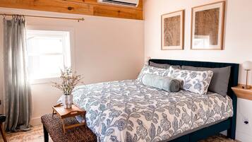 1 dormitorio, tabla de planchar con plancha, wifi y ropa de cama