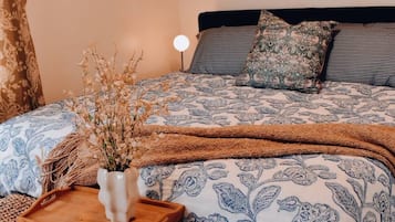 1 dormitorio, tabla de planchar con plancha, wifi y ropa de cama