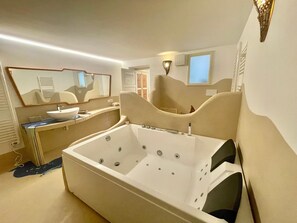 Shower, jetted tub, hair dryer, bidet - Bella Kalsa - Alcove in SPA (Palermo)