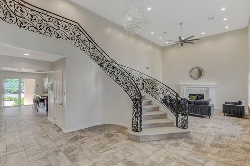 Family Fun Oasis with Pool, BBQ & Game Room