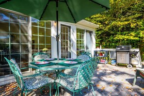 House, Multiple Beds, Patio, Garden View (Nana's Hideaway) | Outdoor dining