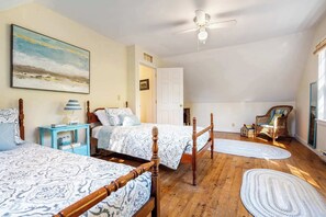 House, Multiple Beds, Patio, Garden View (Nana's Hideaway) | 2 bedrooms, individually decorated, individually furnished, bed sheets