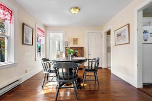 House, Multiple Beds, Patio, Garden View (Nana's Hideaway) | Dining