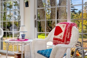 House, Multiple Beds, Patio, Garden View (Nana's Hideaway) | Interior