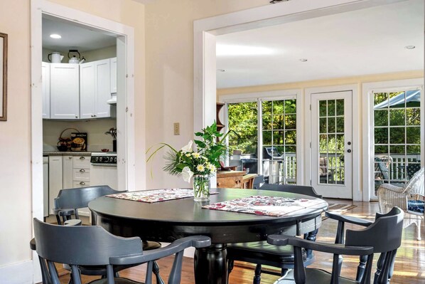 House, Multiple Beds, Patio, Garden View (Nana's Hideaway) | Dining - Nanas Hideaway 2 BDR Charmer! (Cape Neddick)