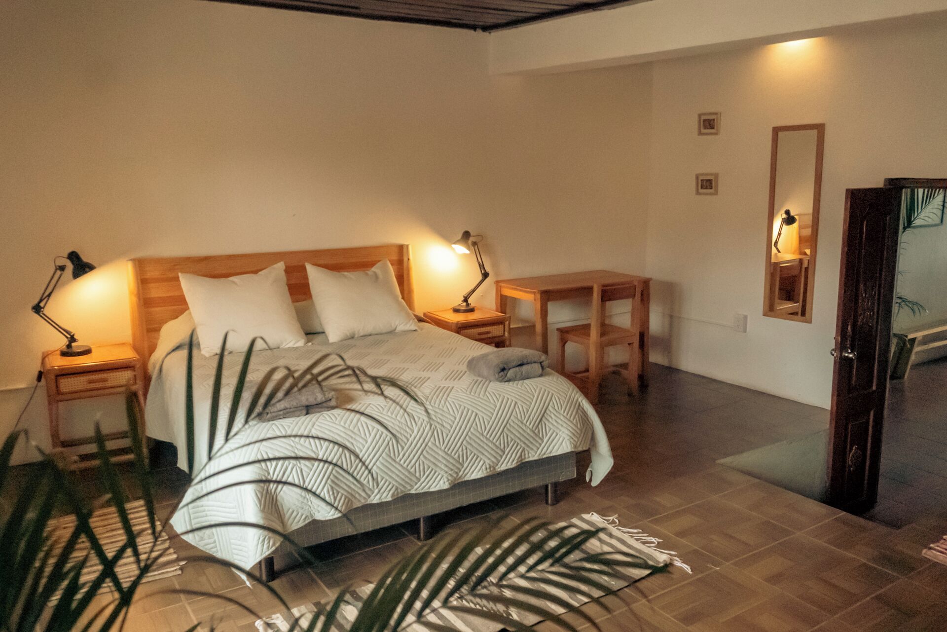 5 quartos, ferros/tábuas de passar roupa, Wi-Fi, roupa de cama