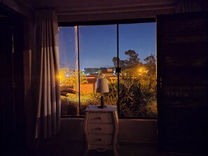 2 quartos, ferros/tábuas de passar roupa, Wi-Fi de cortesia