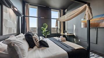 1 habitación, tabla de planchar con plancha y cuna de viaje