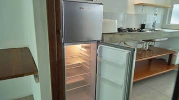 Kühlschrank, Mikrowelle, Herdplatte, Toaster