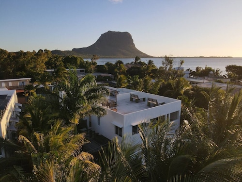 Loukaz E - Bamboo Terrace Chill