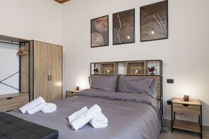 2 bedrooms, WiFi, bed sheets - Vale's House (Certaldo)