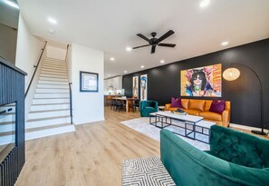 Smart TV, fireplace, video games, books - Lakefront Luxury Condo w/ Fire Pit, 10 Min. to Downtown (Hot Springs)