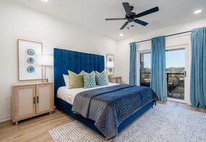 3 bedrooms, desk, iron/ironing board, free WiFi - Lakefront Luxury Condo w/ Fire Pit, 10 Min. to Downtown (Hot Springs)