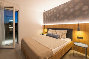 4 bedrooms, iron/ironing board, WiFi, bed sheets - Villa Rhea – Luxurious Retreat with Stunning Views & Private Pool! (Marcana)