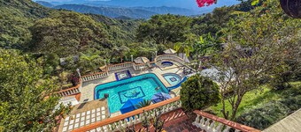 Escápate a una Finca acogedora en San Jerónimo con piscina, jacuzzi y más.