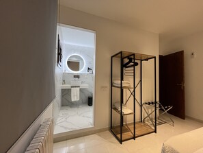 10 室のベッドルーム、デスク、アイロン / アイロン台、旅行用ベビーベッド