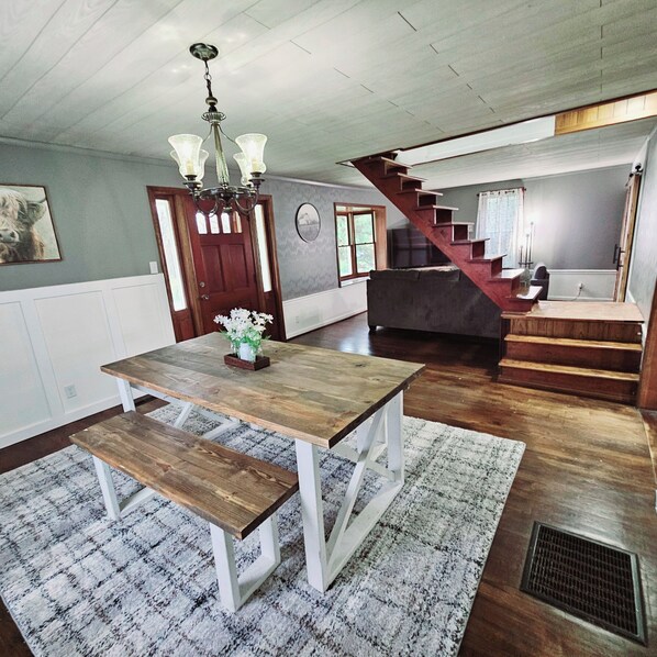 Dining - Charming 3-bedroom farmhouse with AC and WiFi in wonderful Athens (Athens)