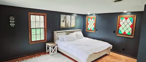 3 habitaciones, escritorio, tabla de planchar con plancha y wifi