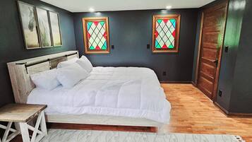 3 habitaciones, escritorio, tabla de planchar con plancha y wifi