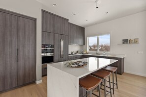 Fridge, oven, dishwasher, spices